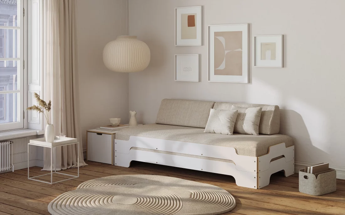 Fotorealistische 3D Möbelvisualisierung einer modernen Stapelliege in einem hellen, skandinavischen Wohnzimmer